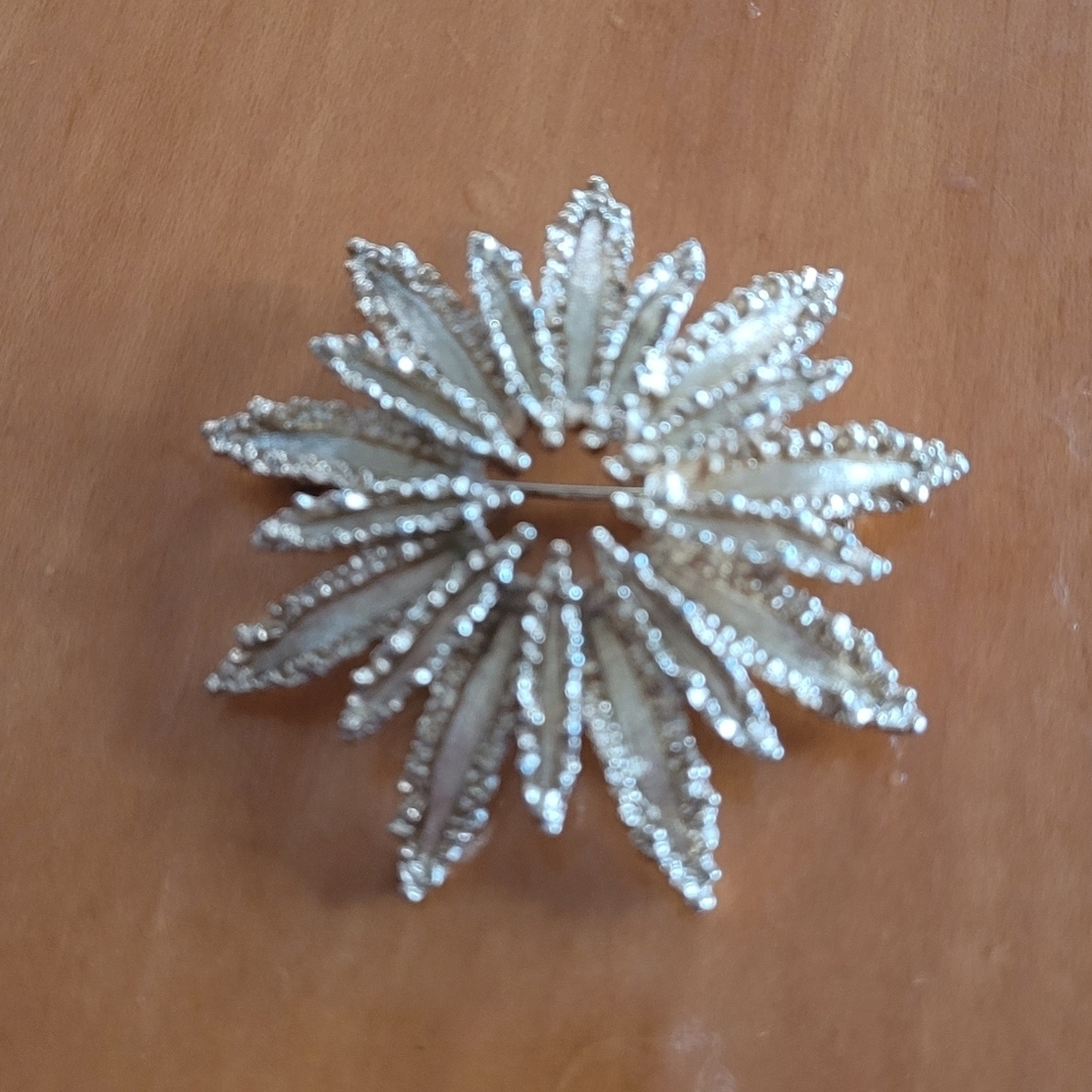 Vintage 1970's Avon‎ Starburst Gold Toned Brooch